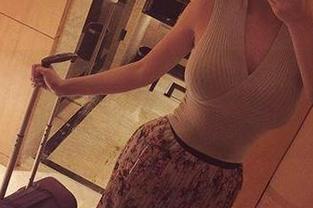 微密圈 – 一抹色彩，童小芯的新货写真在等你来发现！
