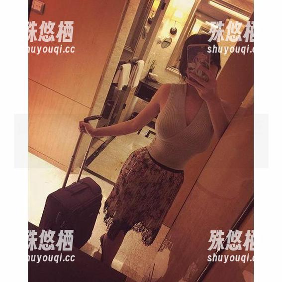 微密圈 - 一抹色彩，童小芯的新货写真在等你来发现！