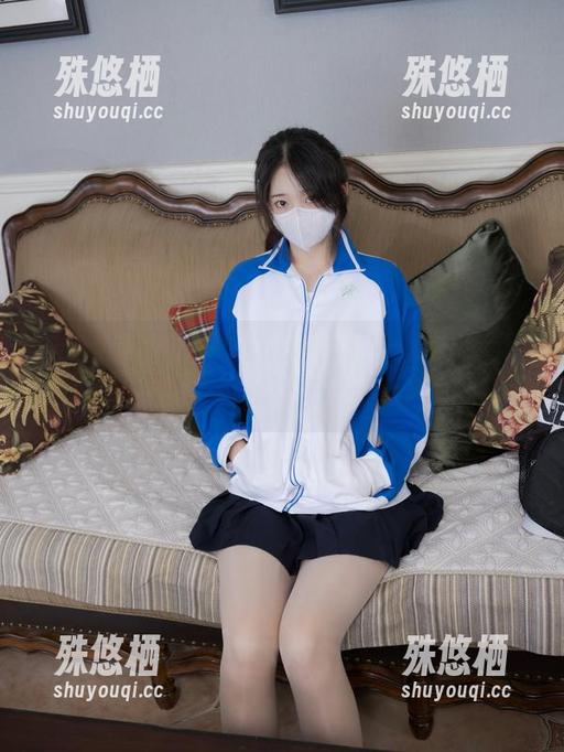 紧急企划 - 小恩泳池的“水中惊魂”：最新美图，看我如何表演飞翔！