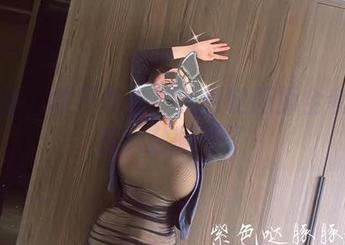 微密圈 – 敢不敢看？紫色哒豚豚全套图包在天台晒干了