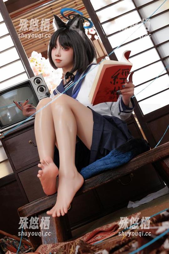 看了纸悦Etsu_ko的这组定制泳装写真，心里默默想着，难道我也该定制一套去海边吗？