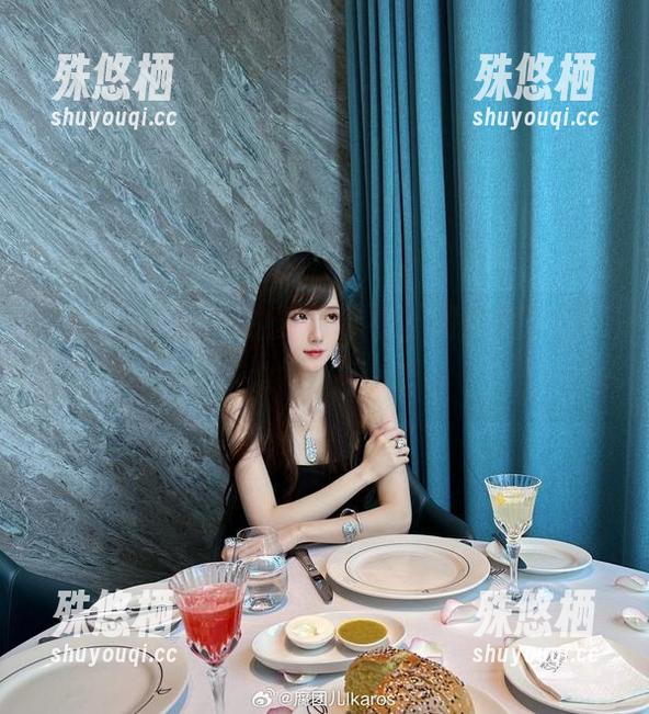 腐团儿Ikaros的夏日泳衣，图库精选的“水”润诱惑