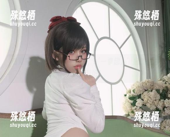 看到芊川一笑MNK的合集，‘一拳超人’指的是她一拳打我吧！