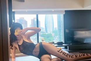 微密圈 – 葛征的牛奶写真，喝了不后悔，点滴都是奶味