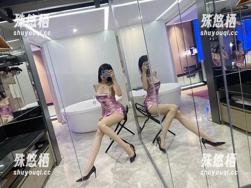微密圈 - 葛征的泳池村在线开档，写真让水都变得粘粘的了！