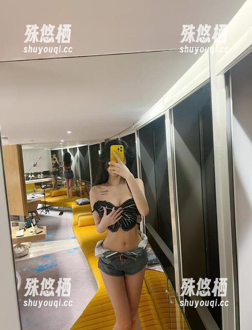 微密圈 - 葛征的红底高跟全套，下载后你就有理由对着镜子犯花痴啦！