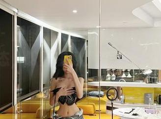 微密圈 – 原图版葛征的“剧情”，那目光、那姿态，明显在和我暗示什么，但我听不懂。