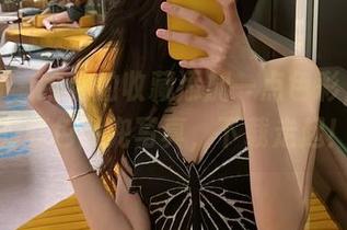 微密圈 – 给你的收藏添加一点色彩，葛征的红色肚兜写真，下载走起！