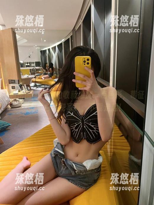 微密圈 - 给你的收藏添加一点色彩，葛征的红色肚兜写真，下载走起！