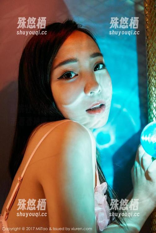 蜜桃社-温心怡 蜜桃社 - 精选图片:温心怡的办公室,点击看看她散发的那种“不专业”的气场。