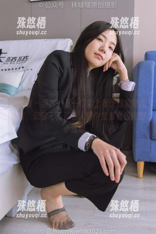 袜啵啵-稚予 袜啵啵 - 当然,万一你穿上稚予的定制连体服,记得千万别在人群中变成看热闹的小透明。