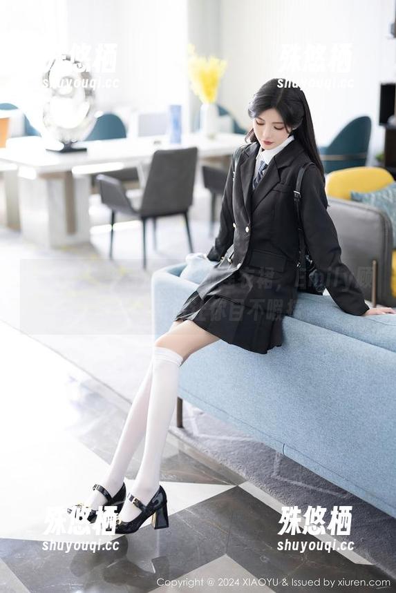 语画界-Emily顾奈奈 语画界 - 来看那全套的连衣裙,Emily顾奈奈的图包让你目不暇接