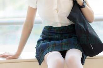 语画界 – 黑丝吊袜与允儿Claire的高清合集，感觉不够大胆又有点迷离。