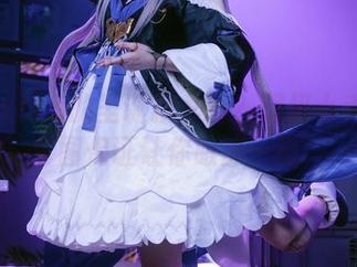 你见过cos的圣诞狼女吗？超级小禾儿的套图保证让你眼前一亮！