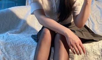 微密圈 – 软妹小九九的毛衣写真，原图里藏着的小尴尬。