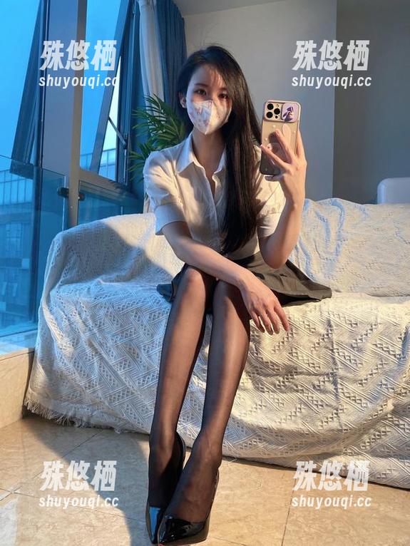 软妹小九九 微密圈 - 软妹小九九的毛衣写真,原图里藏着的小尴尬。