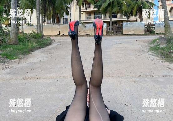 微密圈 - 哎呀，有迷人的五姨太的黑丝白内美图，加个图包更完美吧！