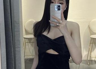 微密圈 – 图包里的金希儿美腿让人眼前一亮，偷换了光影的无圣光，更有韵味啊！