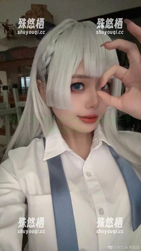阿九从不咕咕 教室奇观:阿九从不咕咕的cos让每一节课都变得有趣。
