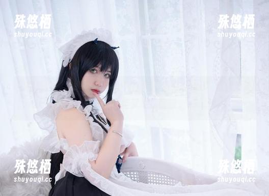 原图概念的新理解，泳池中的“魅瞳meroko”就像奇迹一样，失控又满是诱惑。