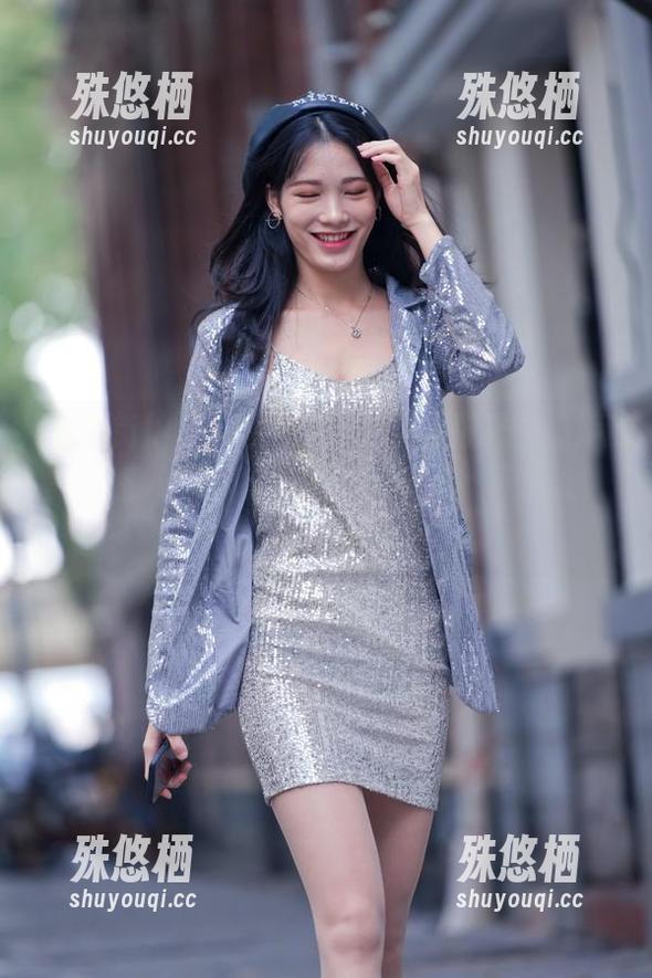魔镜街拍-婷婷 魔镜街拍 - 这白色吊带+黑丝搭配,婷婷美腿让人停不下来的写真资源,不多说,提前入住吧。