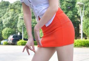 魔镜街拍：再来一组私房图片，运动鞋也能跳高跟
