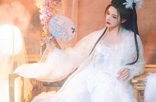 呃…鹿八岁baby女仆原图，毫无意外的又让我想歪了。