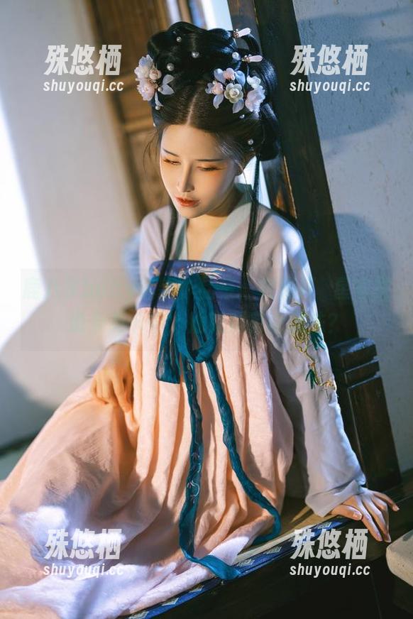 鹿八岁baby最新作品集：在崩坏∶星穹铁道卡芙卡中，她究竟有啥想法？