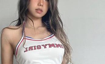 微密圈 – 紫色绽放味儿十足，黑饱宝又在分享自己新拍的美图，老板，这组合让人咋能不爱呢？